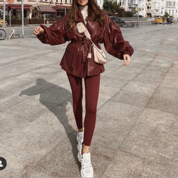 Luxurious limited edition Faux leather belt blazer - Picture 5 of 7